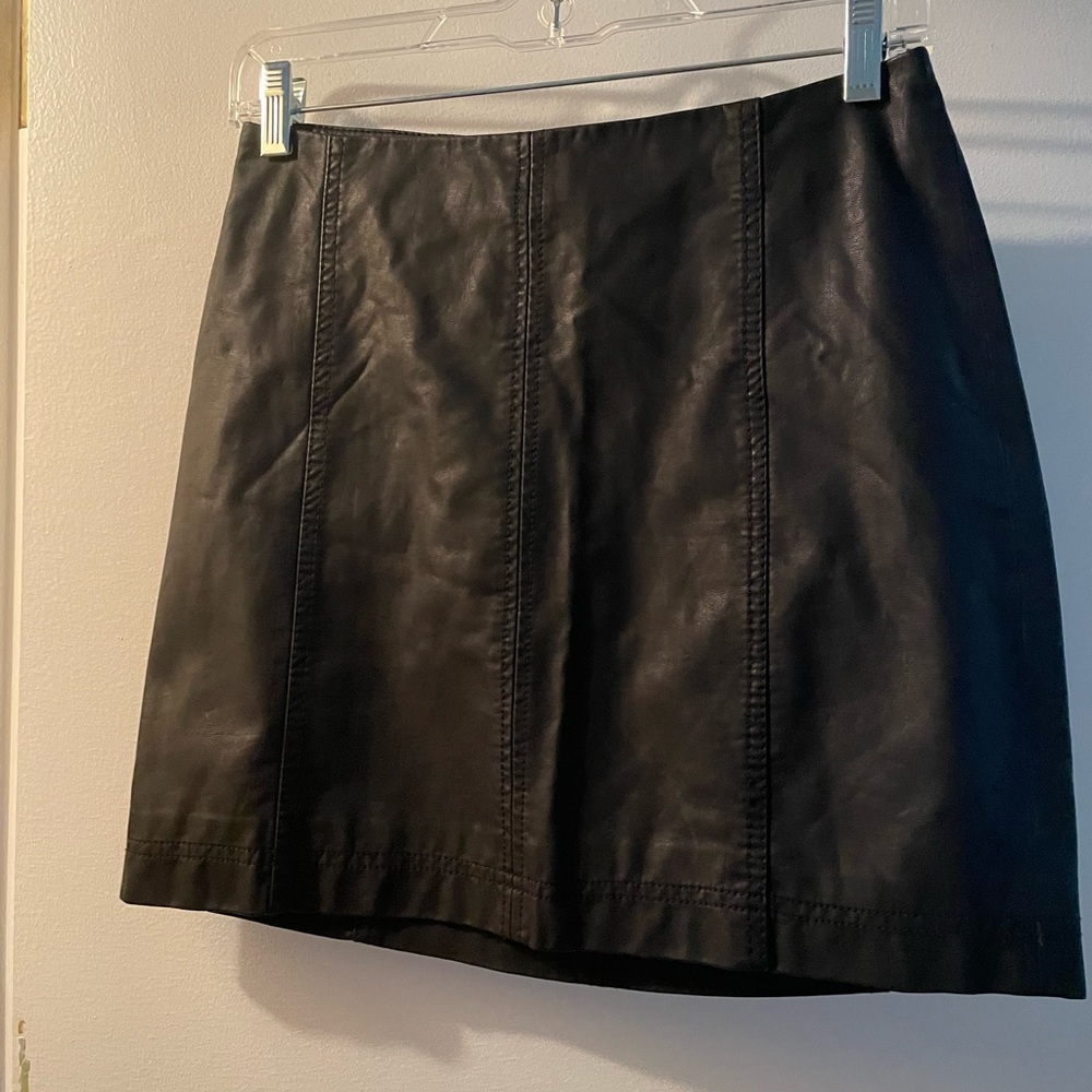 Free People vegan leather mini skirt black Sz 4